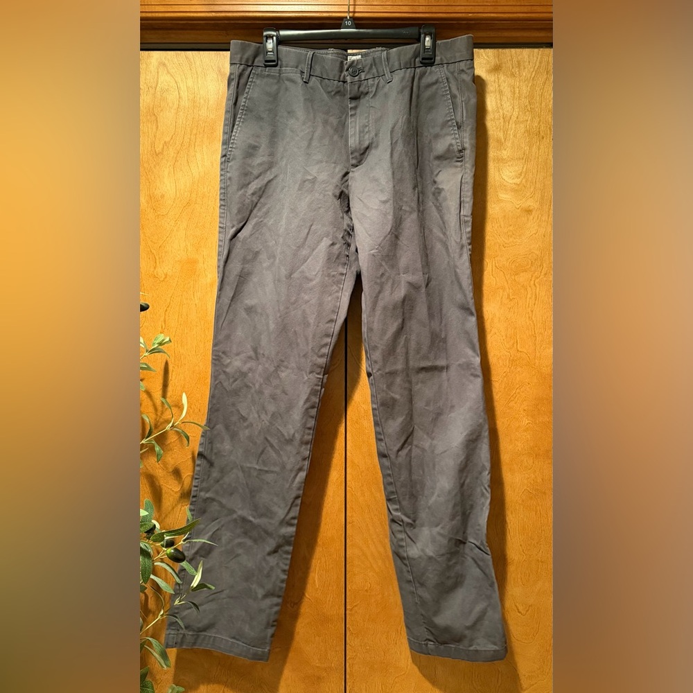 Gap Men's Tall Straight Khakis Chino Pants Gray Size 34 waist 36 length